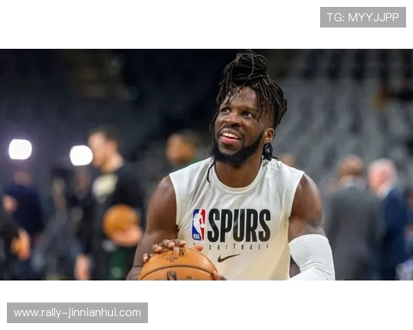 卡罗尔是谁 足球球星背后的故事与成就解析 卡罗尔是谁 足球球星背后的故事与成就解析