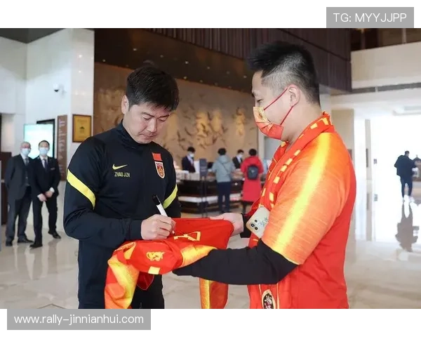 国足球星签名独特风格揭秘:每位球员个性化签名背后的故事与意义 国足球星签名独特风格揭秘:每位球员个性化签名背后的故事与意义