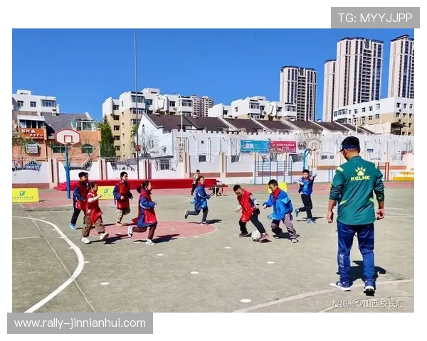 足球场上的温暖之星那些用爱与行动诠释关怀的球员们